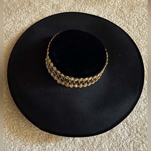 NWT stunning wool flat top hat with pearl/gold detail and bow back